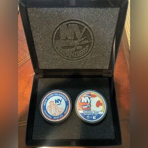 New York Islanders Commemorative Puck Set